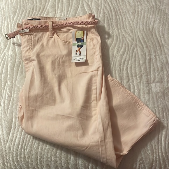 Riders by Lee Rose Water Pink Mid Rise Capri - Picture 2 of 4